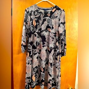 Lightly worn 3 quarter length sleeve dress